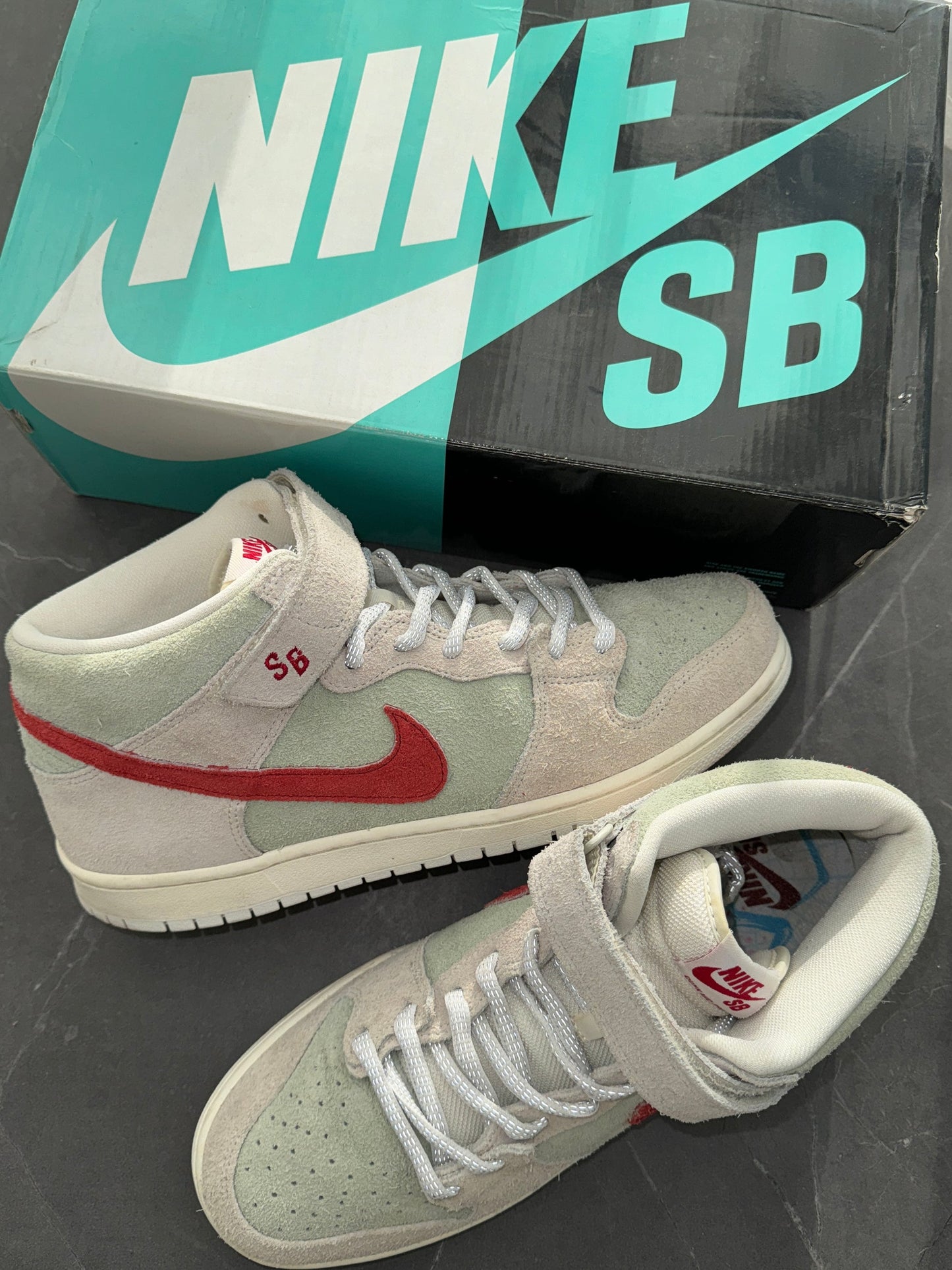 Dunk Mid Pro SB White Widow UK 10