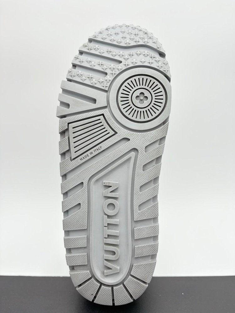 Louis Vuitton Maxi ' White Grey ' UK 10