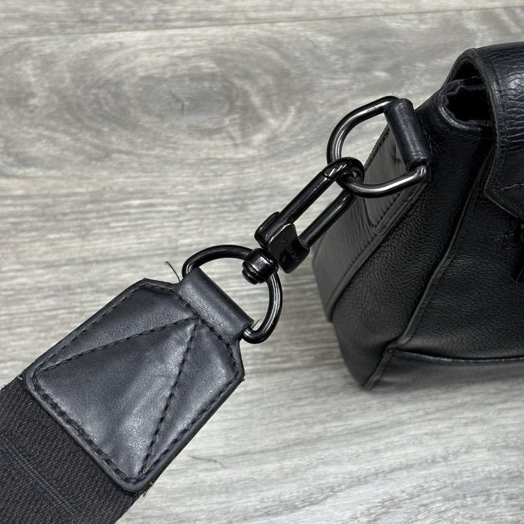 Louis Vuitton Aerogram Take Off Messenger Bag ' Black '