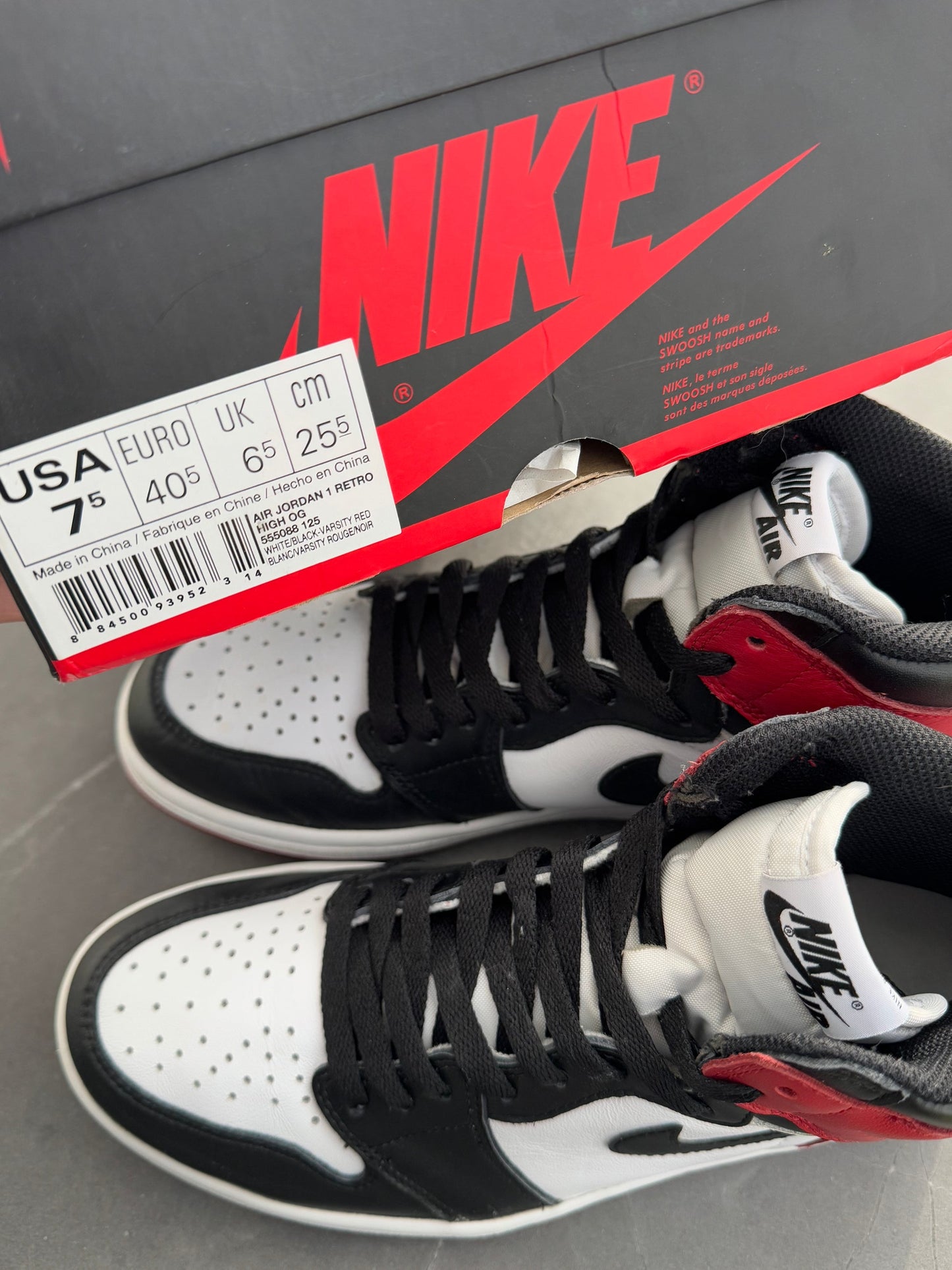 Air Jordan 1 High Black Toe 2016
