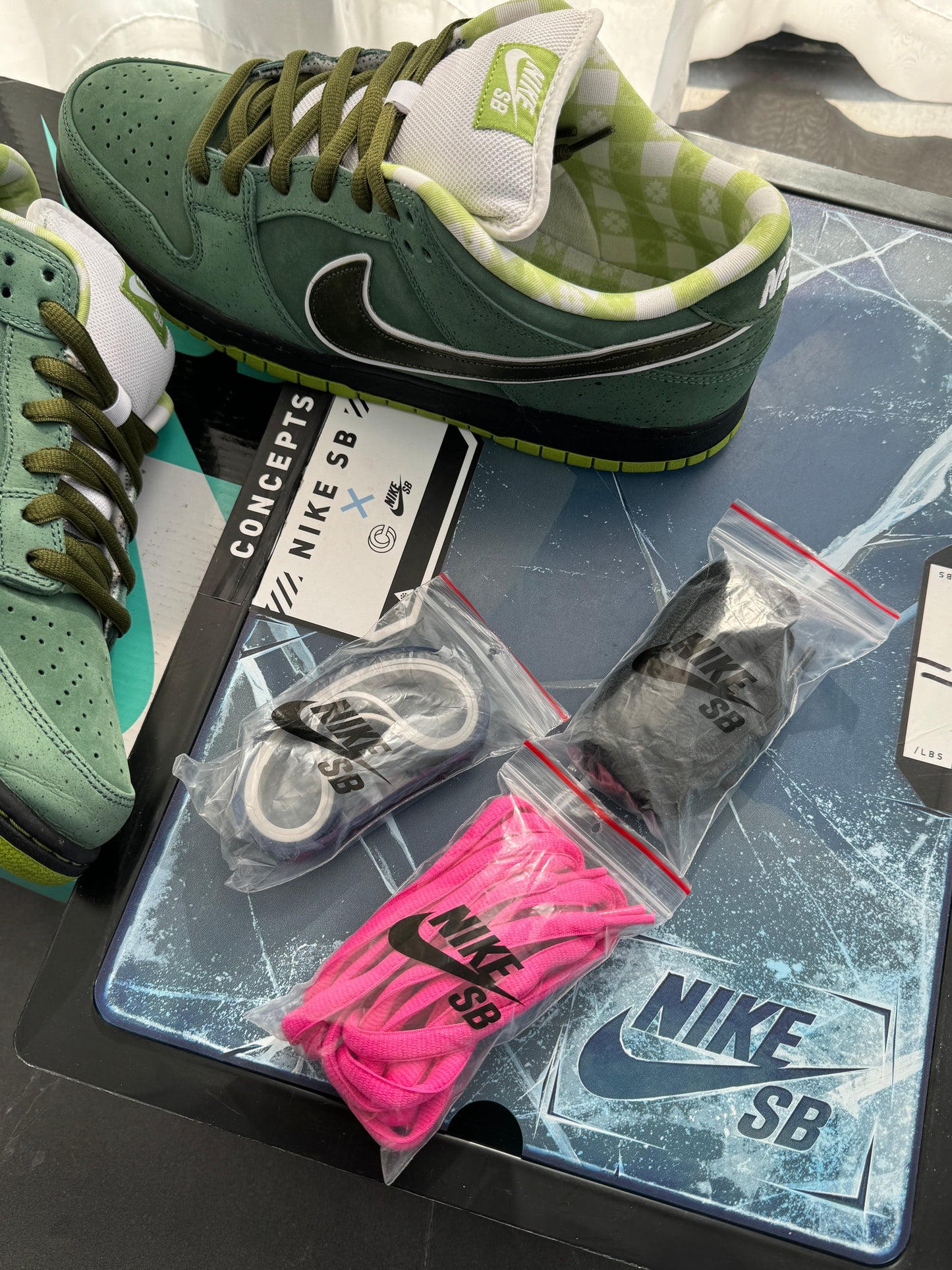 Dunk Low Pro SB Green Lobster Special Box UK 10