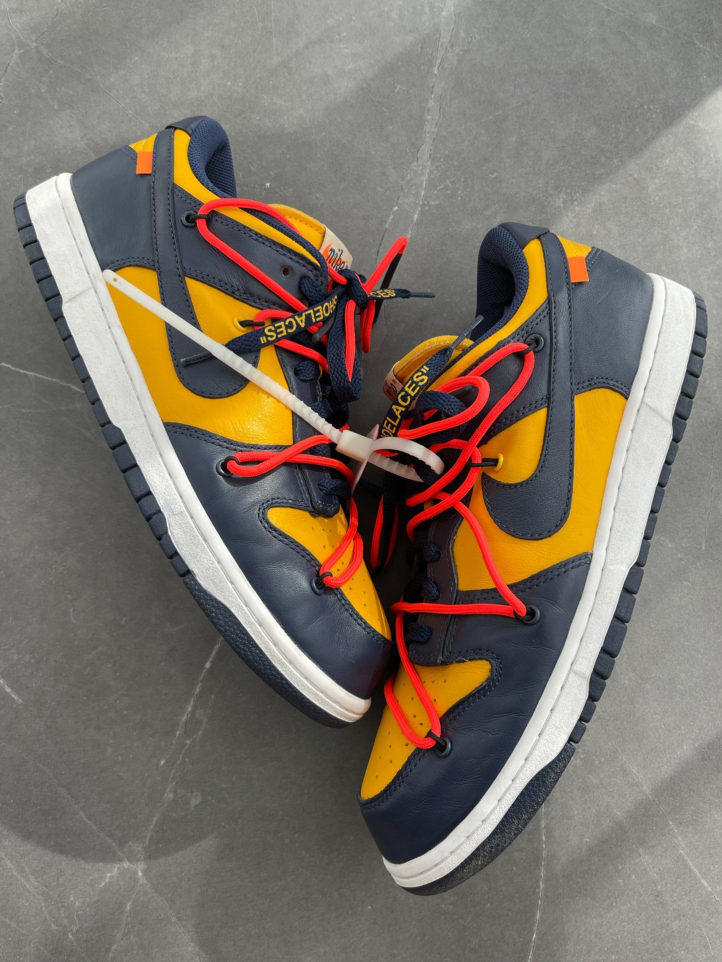 Dunk Low Off-White University Gold UK 10
