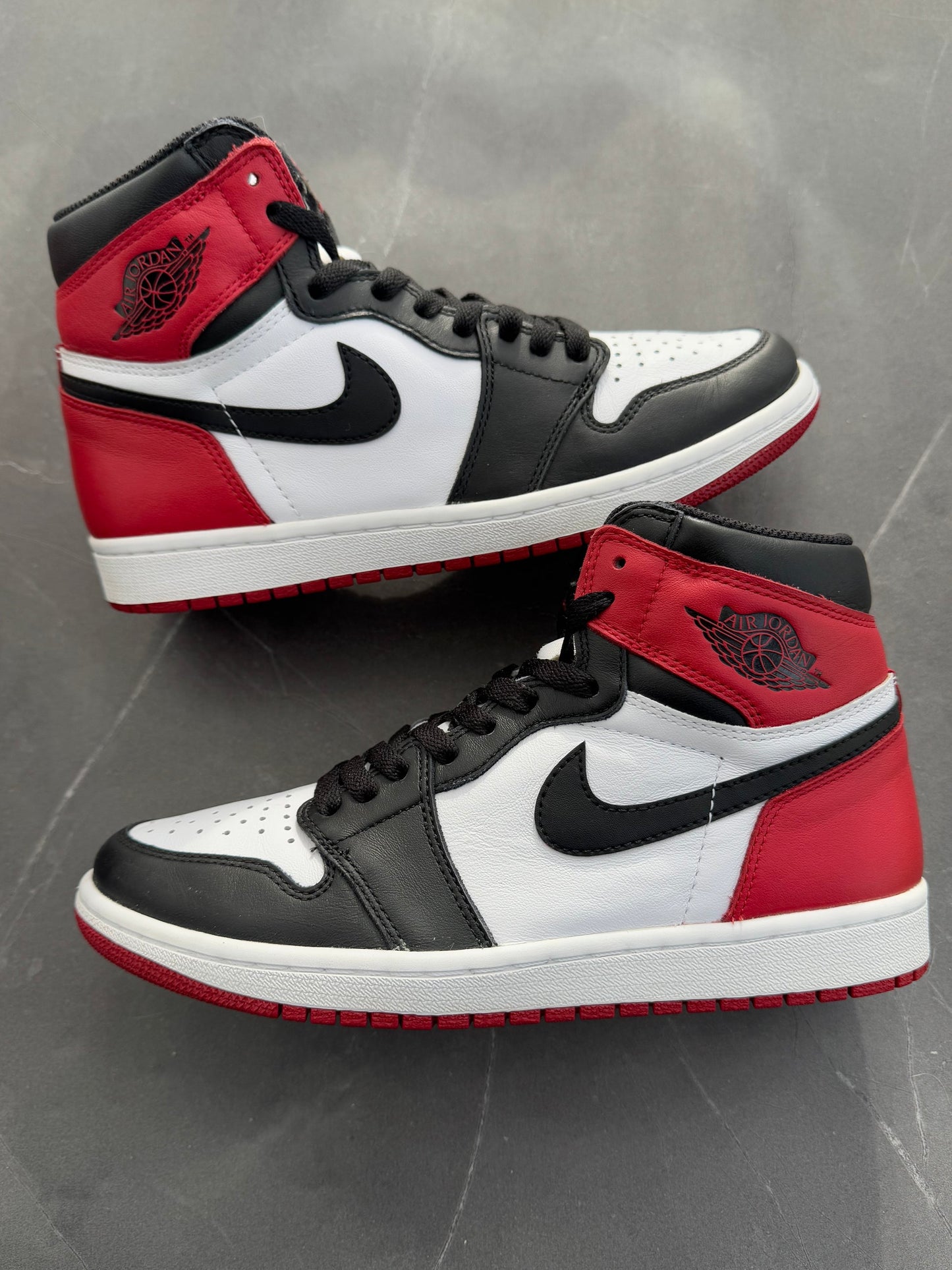 Air Jordan 1 High Black Toe 2016