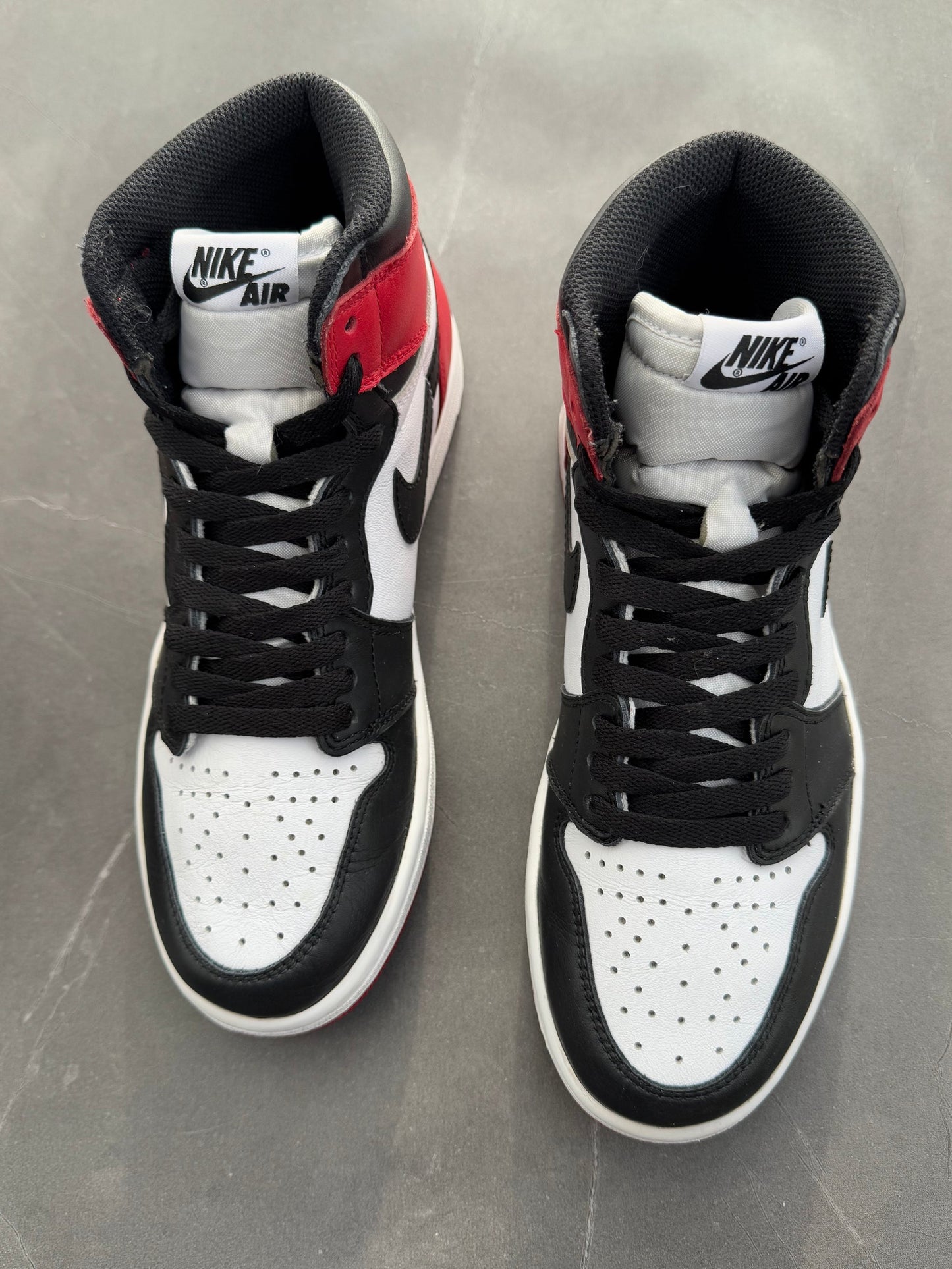 Air Jordan 1 High Black Toe 2016