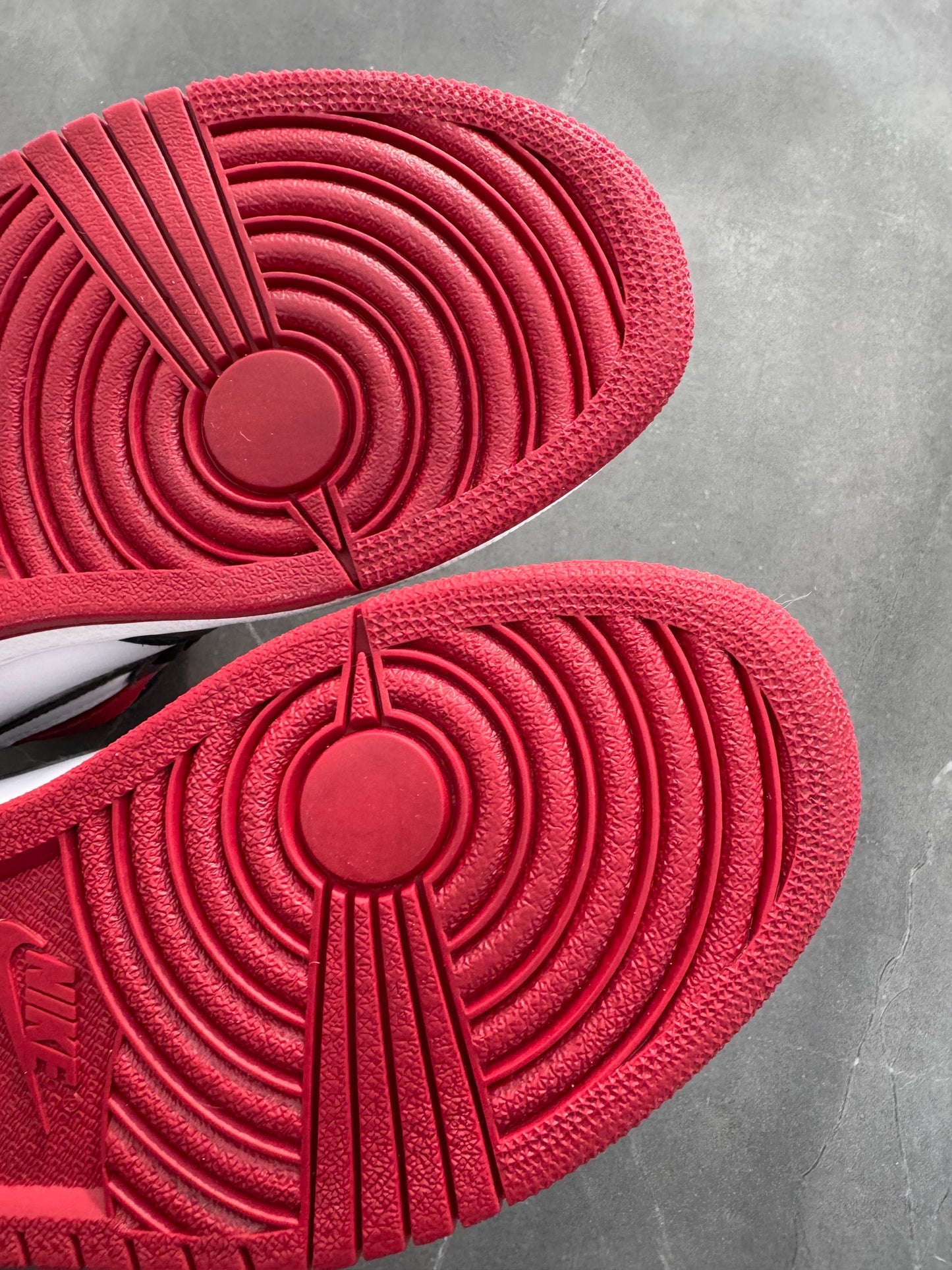 Air Jordan 1 High Black Toe 2016