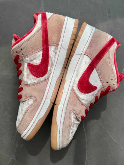 Dunk Low Pro SB Strange Love