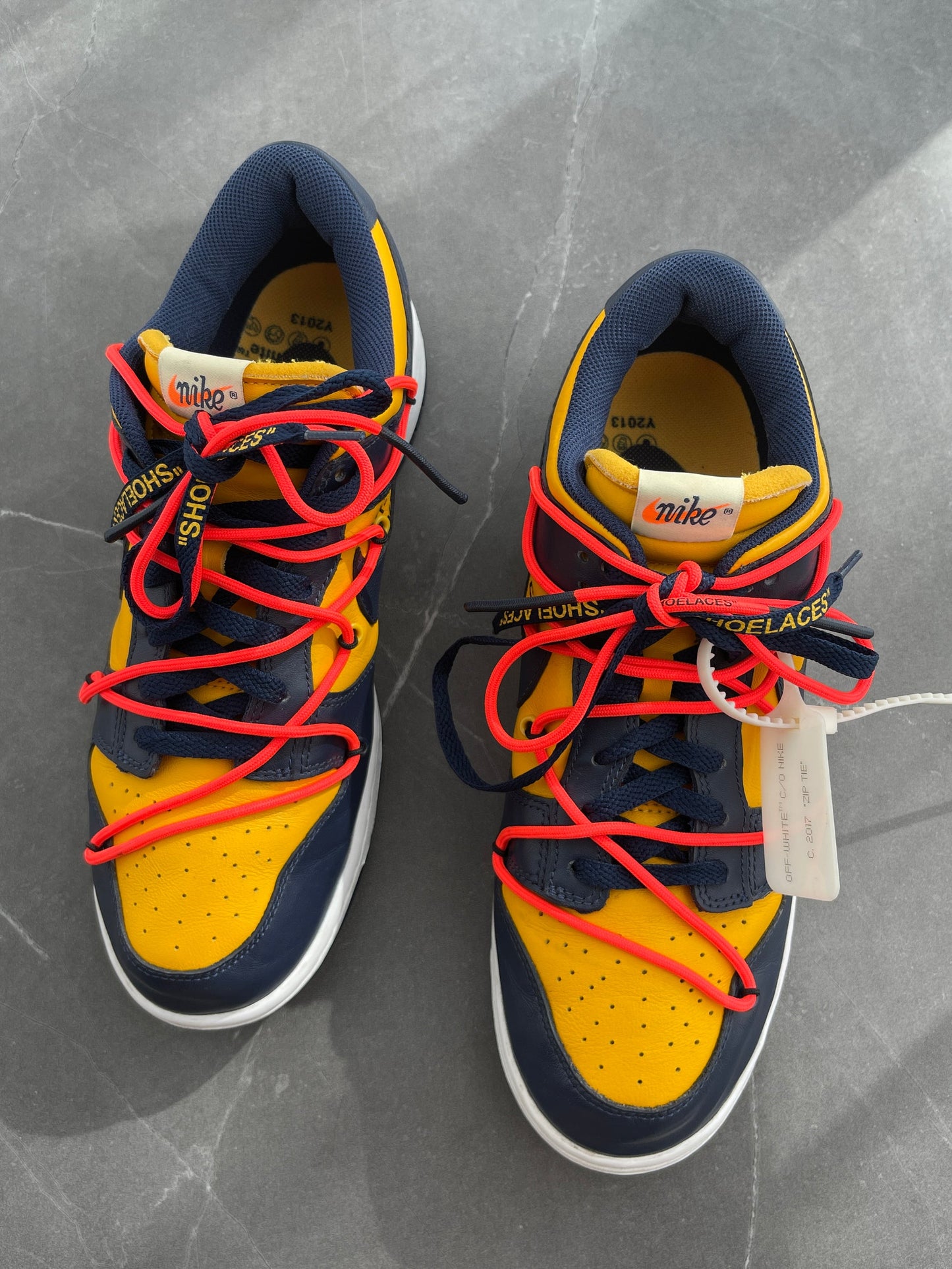 Dunk Low Off-White University Gold UK 10