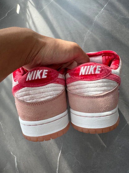 Dunk Low Pro SB Strange Love UK 10