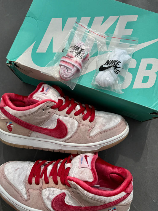 Dunk Low Pro SB Strange Love