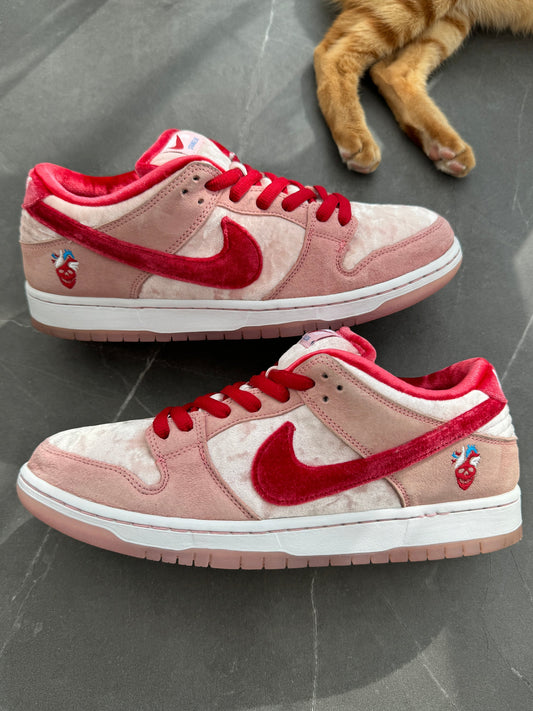 Dunk Low Pro SB Strange Love