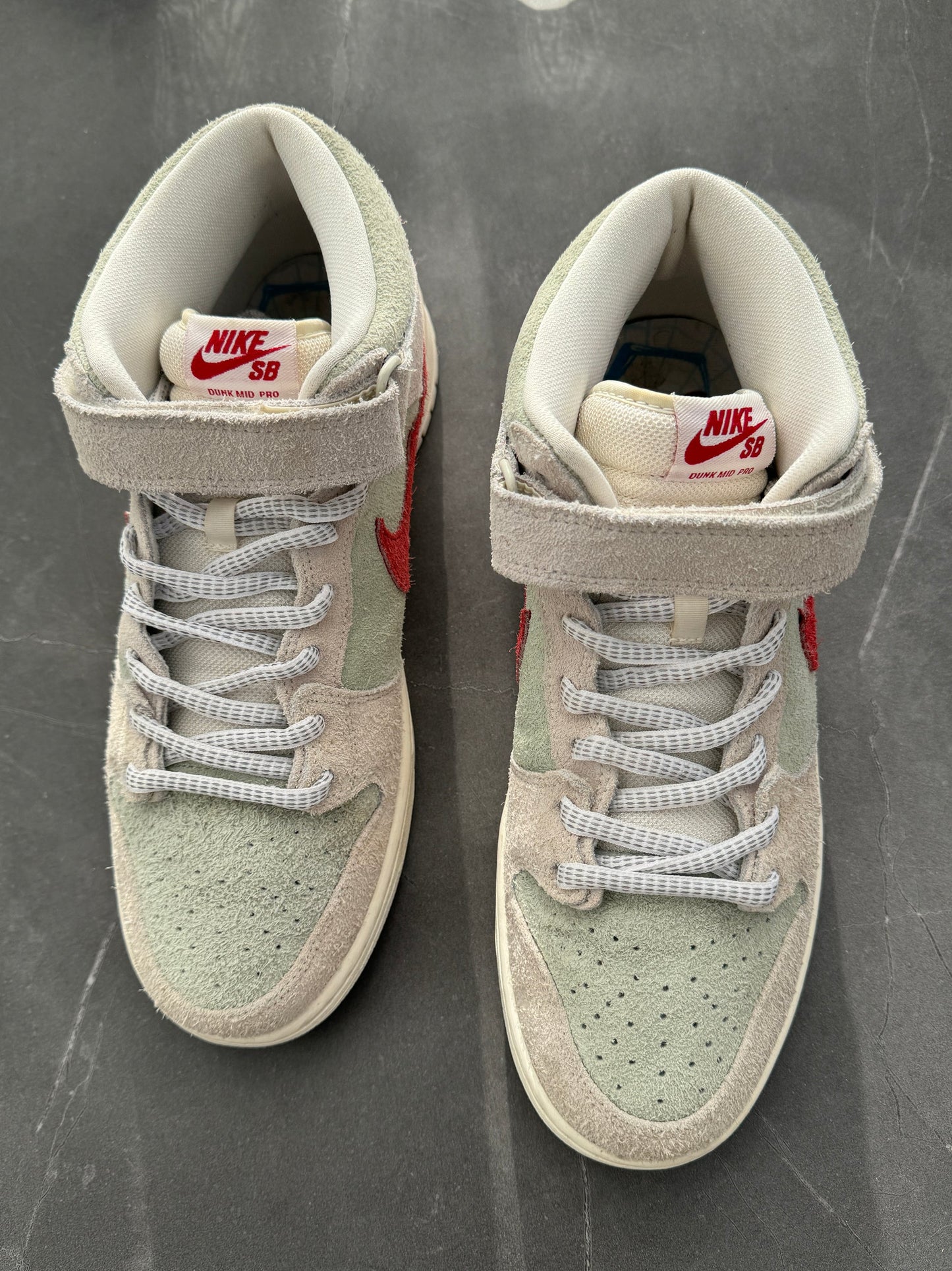 Dunk Mid Pro SB White Widow UK 10