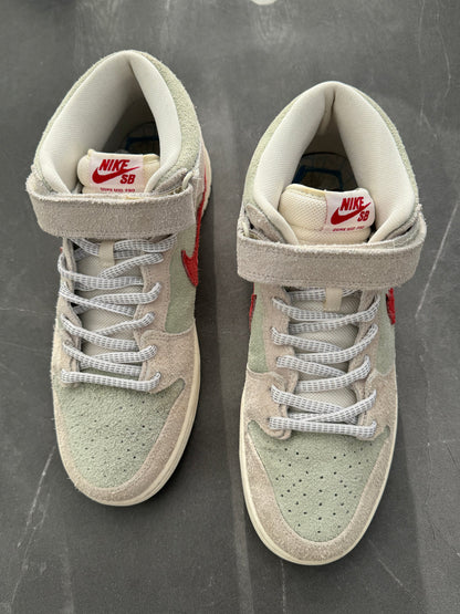Dunk Mid Pro SB White Widow UK 10