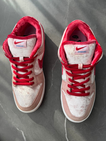 Dunk Low Pro SB Strange Love UK 10
