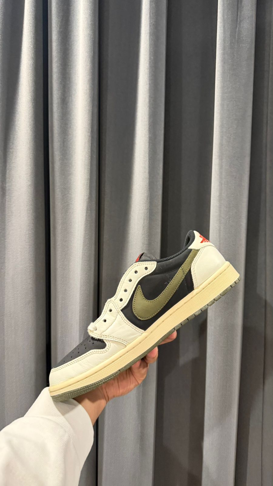 Jordan 1 Low Travis Scott OG Olive UK 8