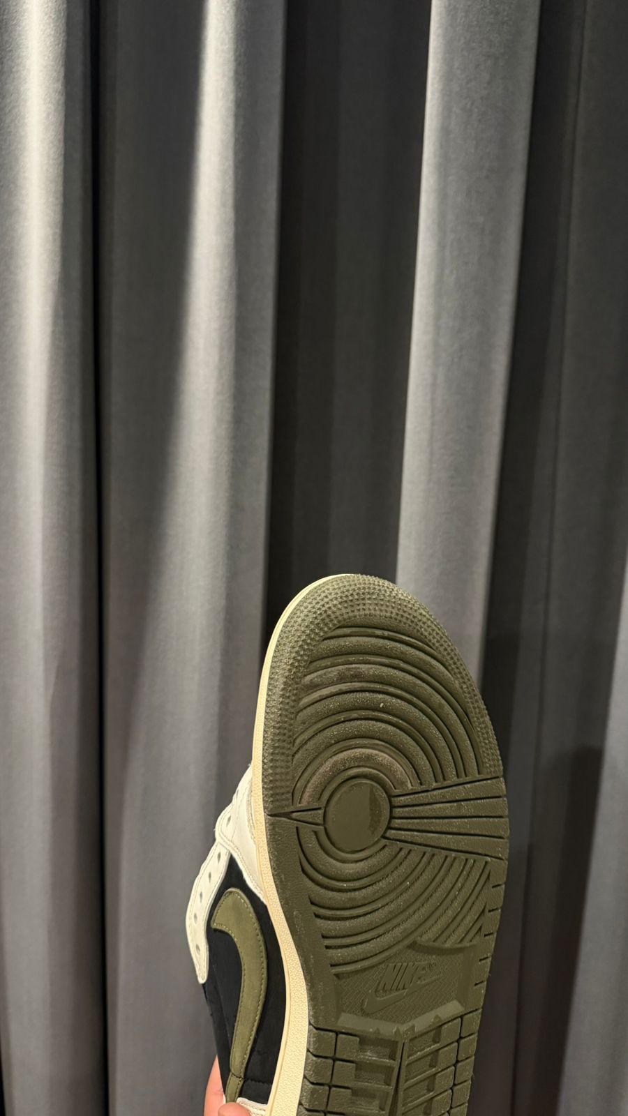 Jordan 1 Low Travis Scott OG Olive UK 8