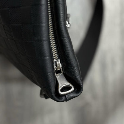 Louis Vuitton Damier Infini Discovery Messenger Bag MM Onyx ' Black '