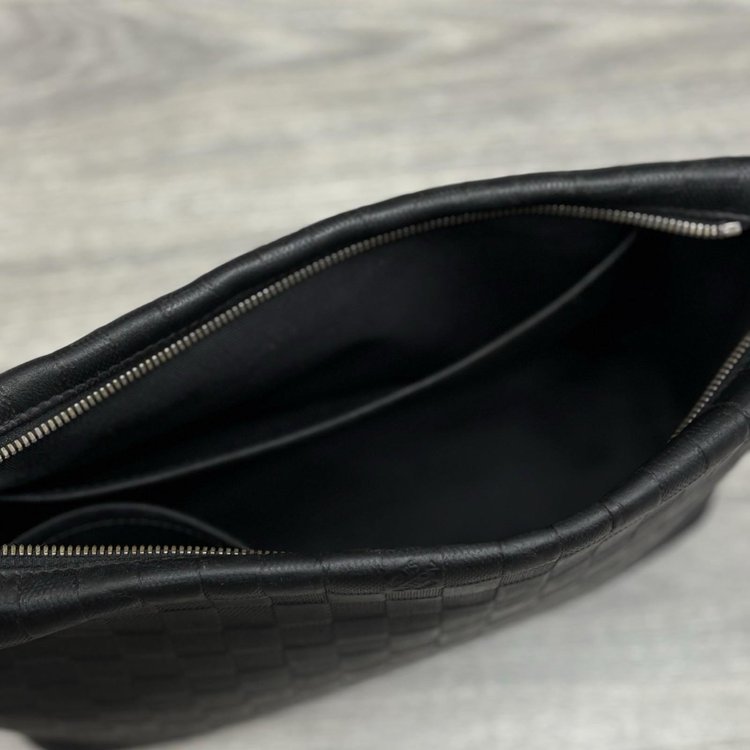 Louis Vuitton Damier Infini Discovery Messenger Bag MM Onyx ' Black '