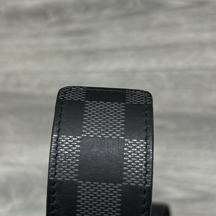 Size 100/40 - Louis Vuitton LV Initials Damier Reversible Belt ' Black '
