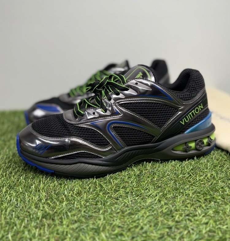 Louis Vuitton Trail ' Silver, Green ' UK 10