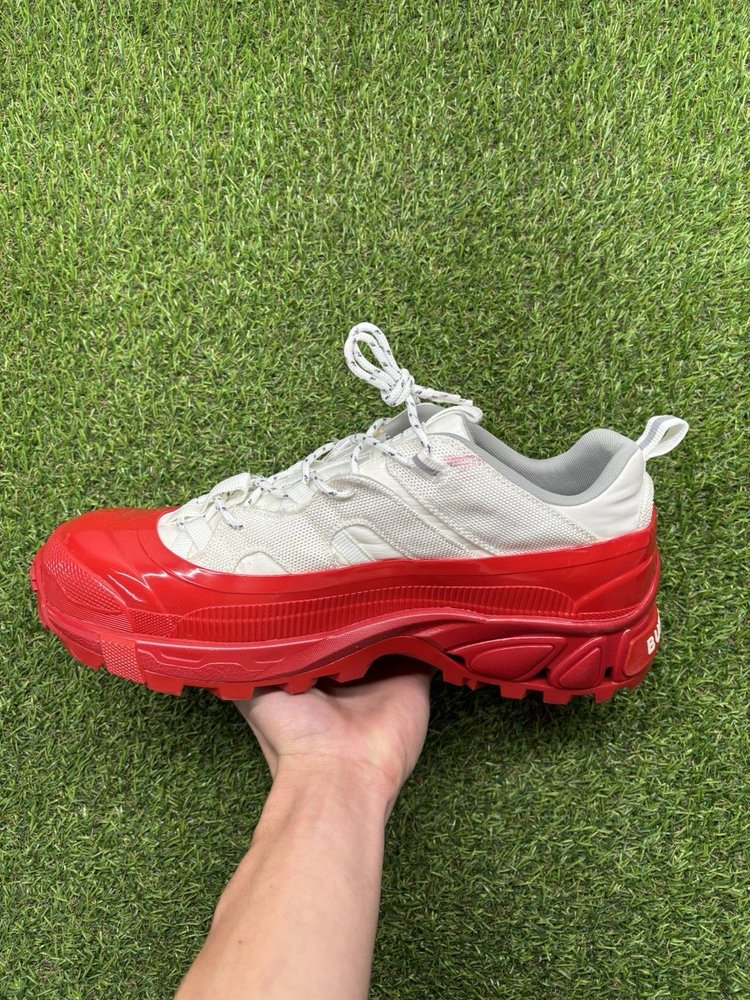 Burberry Arthur ' Red, White ' UK 11