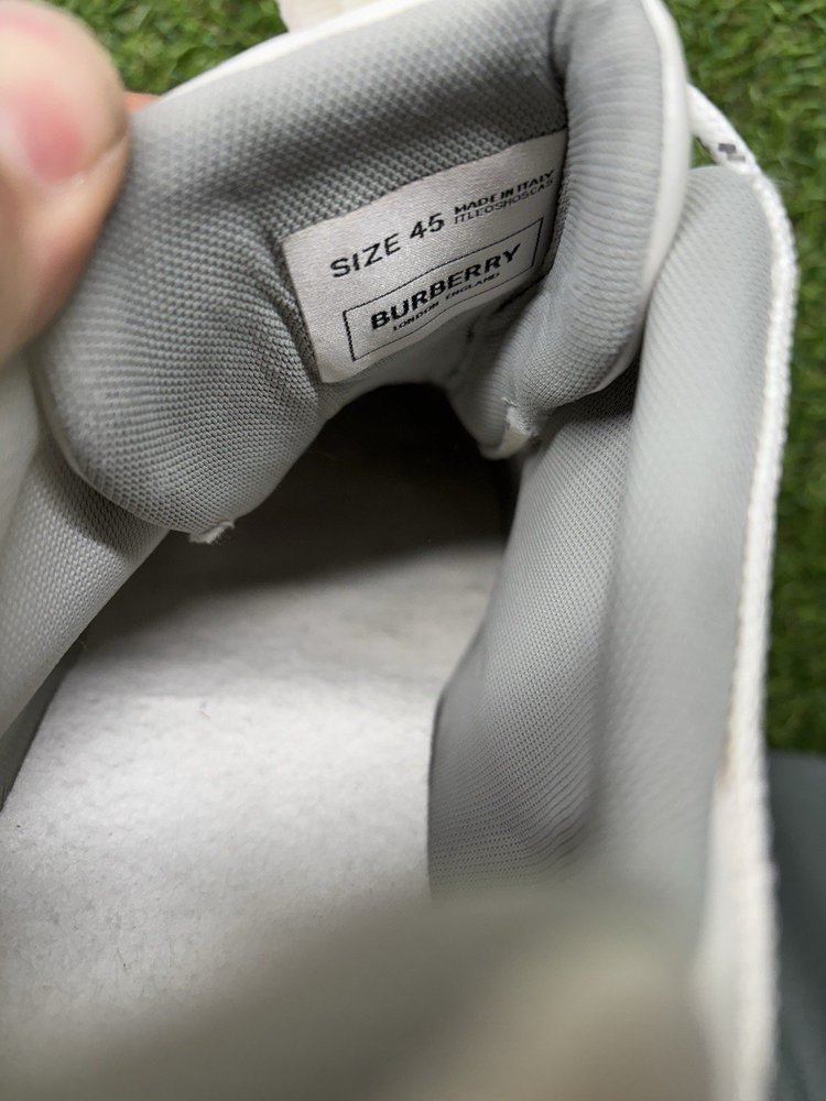 Burberry Arthur ' Red, White ' UK 11