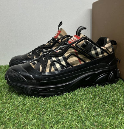 Burberry Arthur ' Archive Beige Black ' UK5.5