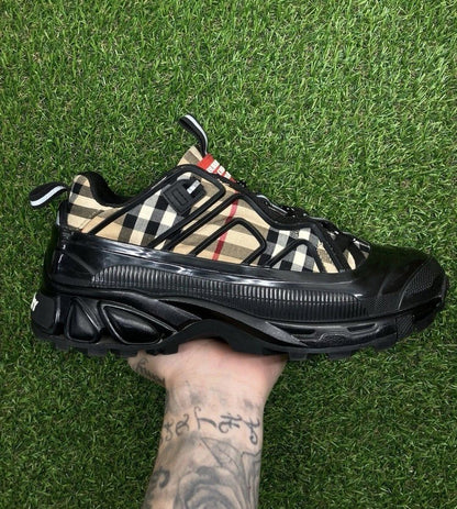 Burberry Arthur ' Archive Beige Black ' UK5.5