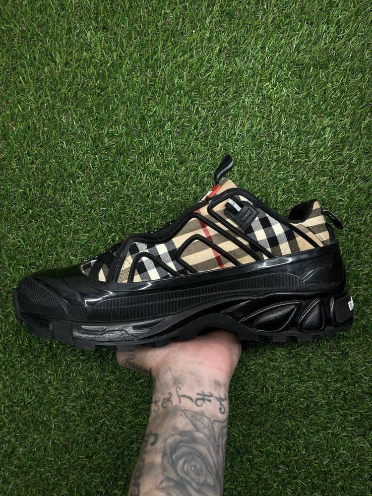 Burberry Arthur ' Archive Beige Black ' UK5.5