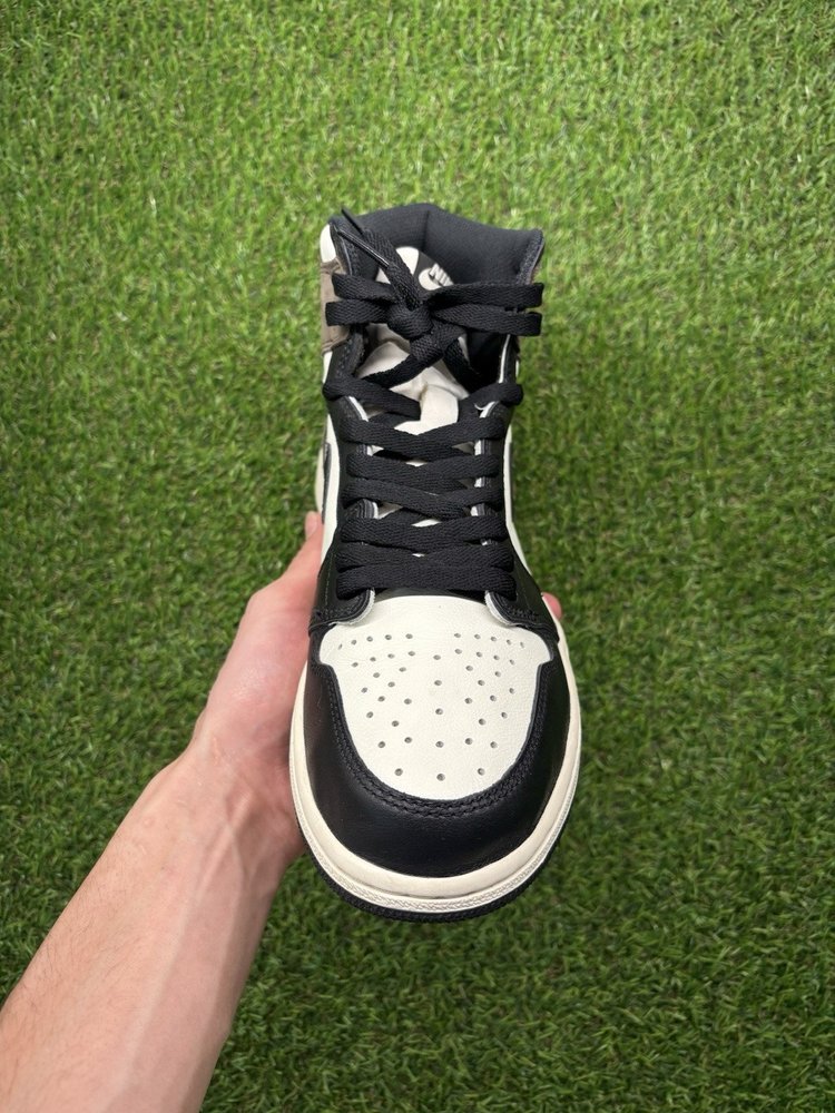 Jordan 1 Retro OG High Dark Mocha  UK 8