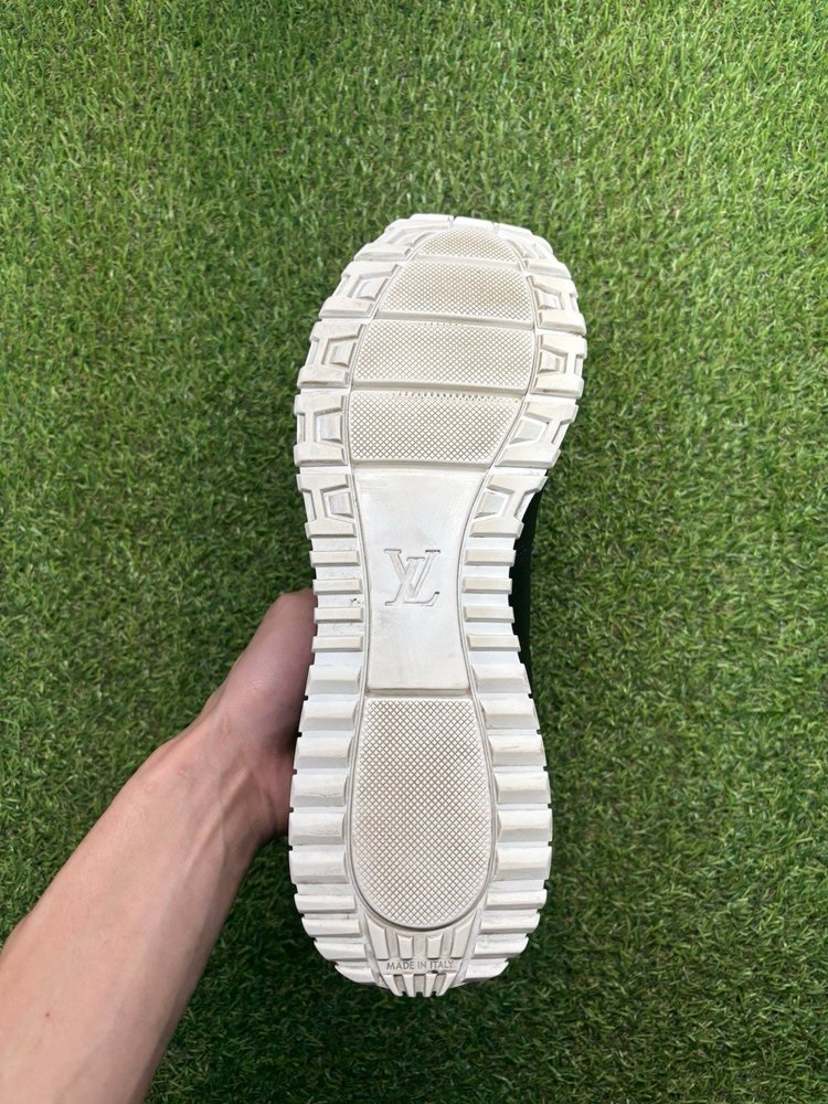 Louis Vuitton Runaway 'Black White'  UK 9.5