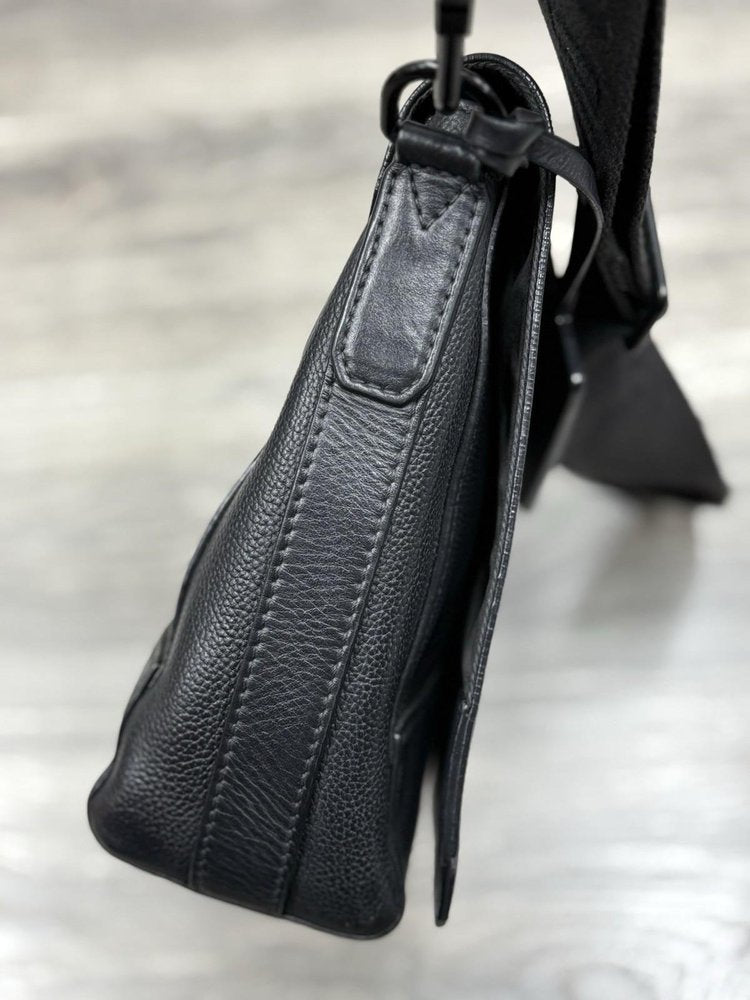 Louis Vuitton Aerogram Take Off Messenger Bag ' Black '