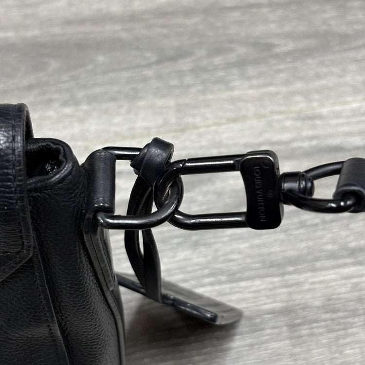 Louis Vuitton Aerogram Take Off Messenger Bag ' Black '