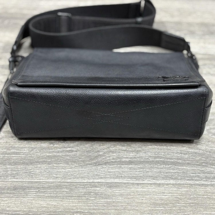 Louis Vuitton Aerogram Take Off Messenger Bag ' Black '