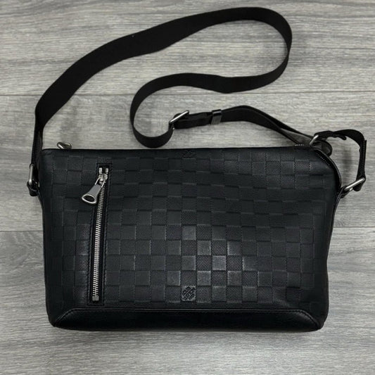 Louis Vuitton Damier Infini Discovery Messenger Bag MM Onyx ' Black '