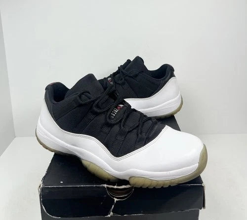 Air Jordan 11 Retro Low Tuxedo